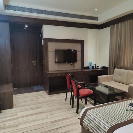 Hotel Sanjay Galaxy,กานปูร์ ภายนอก รูปภาพ