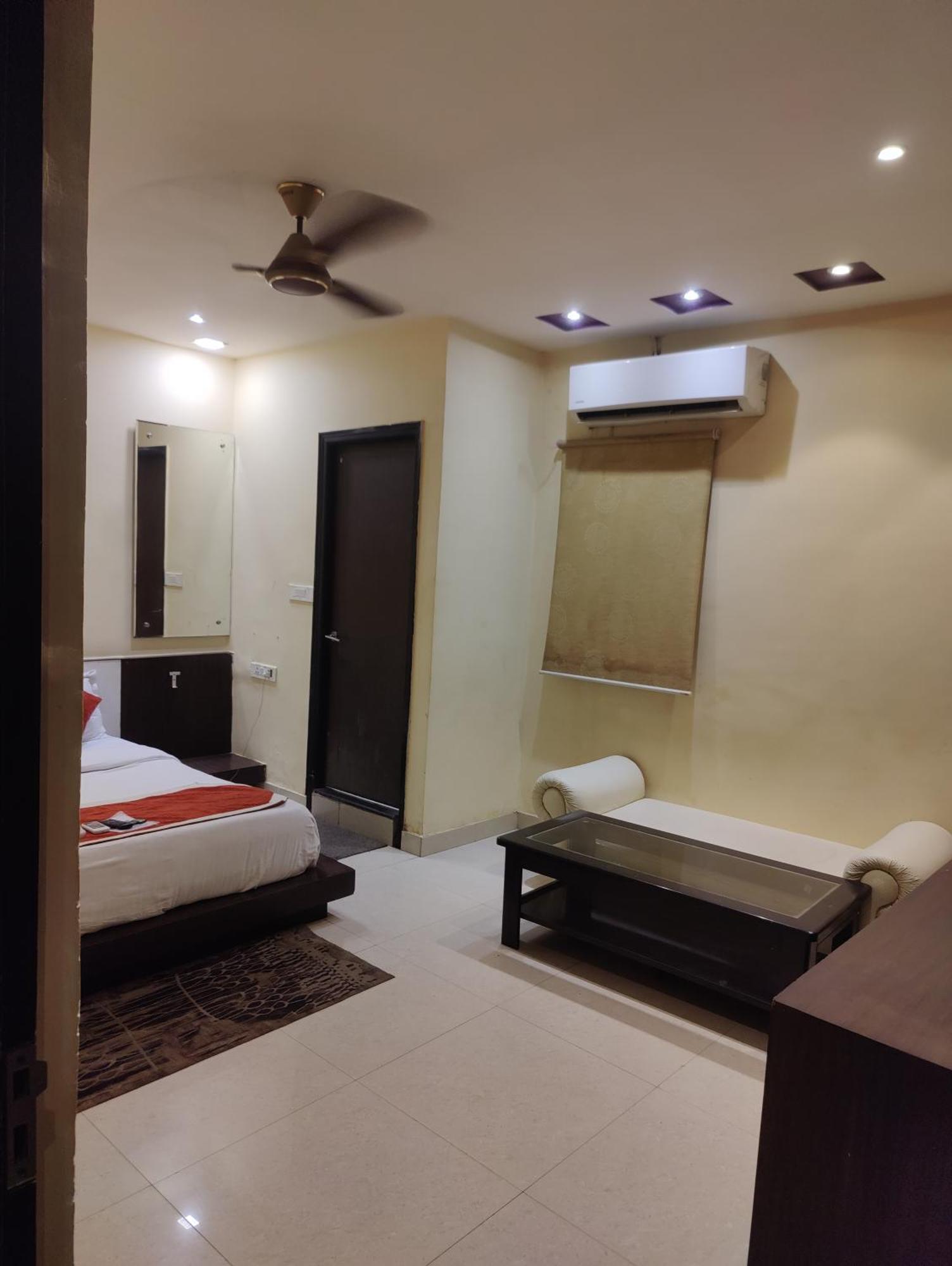 Hotel Sanjay Galaxy,กานปูร์ ภายนอก รูปภาพ