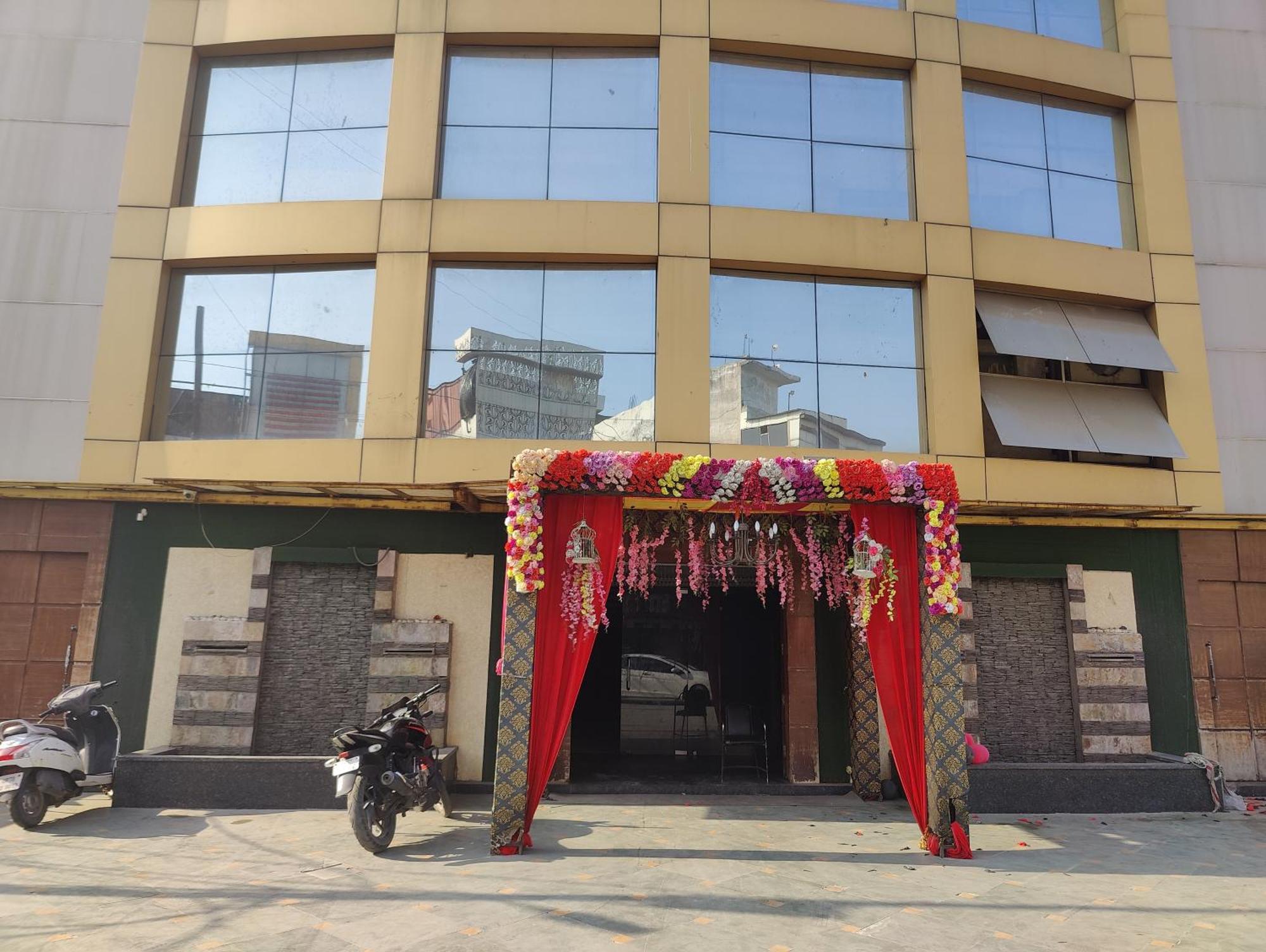 Hotel Sanjay Galaxy,กานปูร์ ภายนอก รูปภาพ